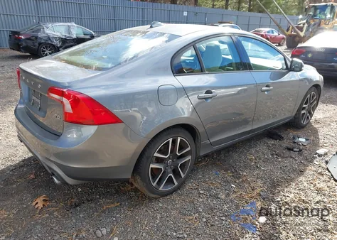 2017 Volvo S60 T5 Dynamic из США, поврежденный, VIN YV126MFL2H2423611